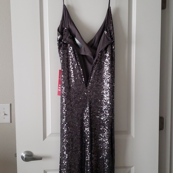 Gown - Picture 2 of 2